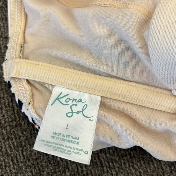 Kona Sol Leopard Print Ruched One
Piece Swim Suit Size L - Picture 8 of 14